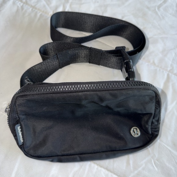 lululemon athletica Other - Lululemon Everywhere Belt Bag Black 1L